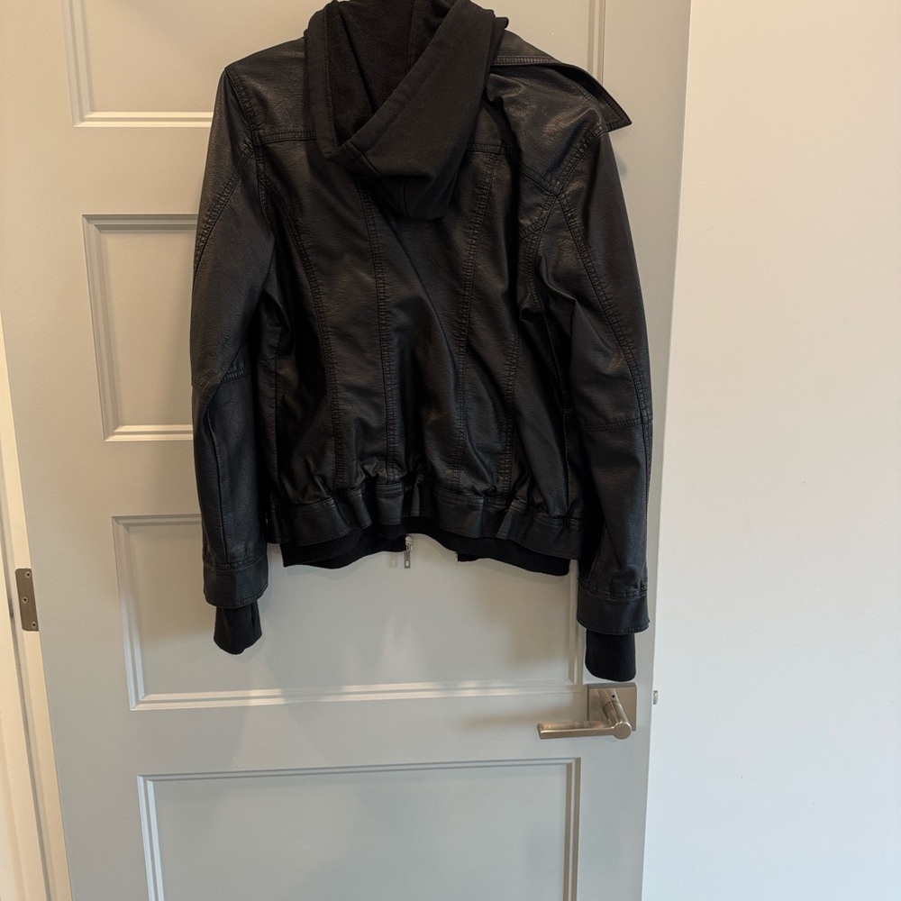 Women’s Black vegan Leather Jacket - Picture 9 of 9
